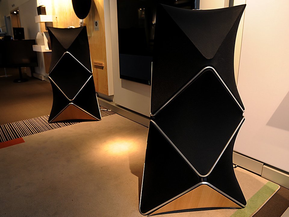 Hình ảnh chi tiết Loa B&O Beolab 90 Parisian Night Blue (NEW) góc chụp 2